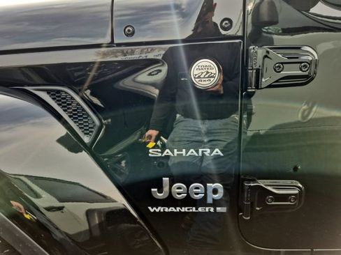 Used 2023 Jeep Wrangler Unlimited Sahara AWD/4WD image 25