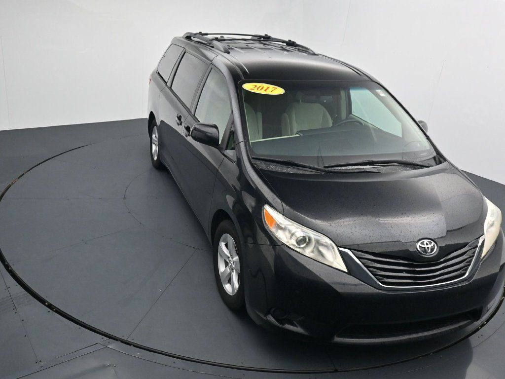 Used 2017 Toyota Sienna LE FWD image 23