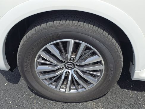 Used 2024 Nissan Armada SL w/ Captain's Chairs Package image 9