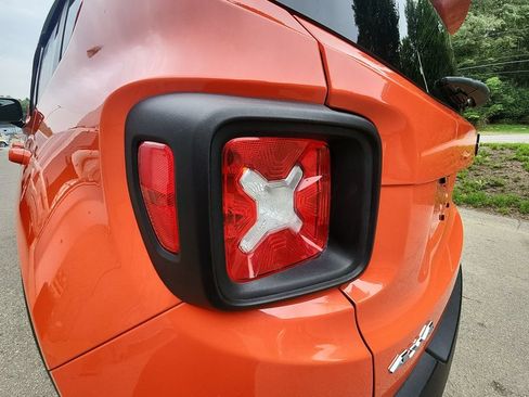 Used 2016 Jeep Renegade Latitude AWD/4WD image 30