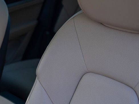 Certified 2025 Porsche Cayenne image 25