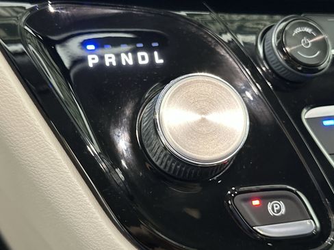 Used 2018 Chrysler Pacifica LX w/ Tire & Wheel Group image 24