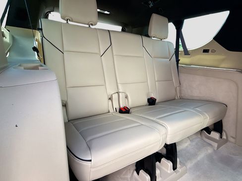 Used 2021 Cadillac Escalade ESV Premium Luxury w/ Driver Assist Tech Package AWD/4WD image 22