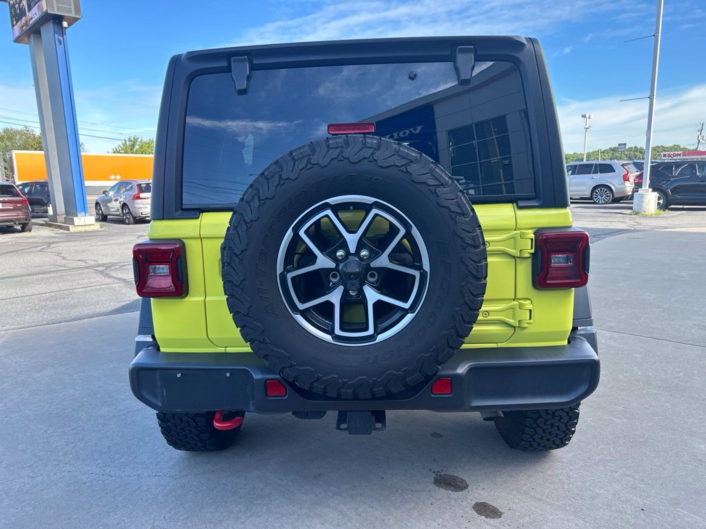Used 2024 Jeep Wrangler Unlimited Rubicon AWD/4WD image 8