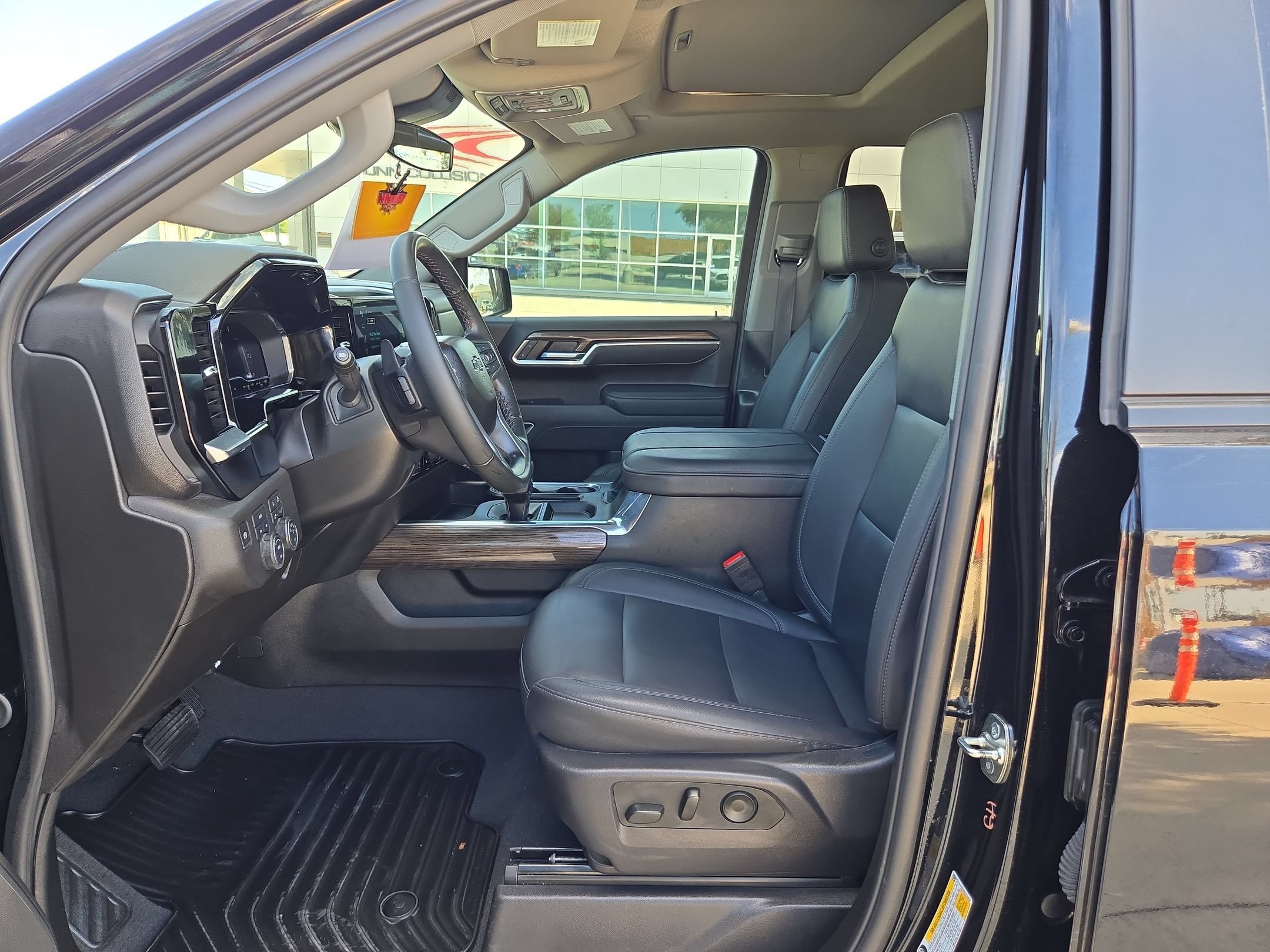 Certified 2025 Chevrolet Silverado 1500 RST w/ Convenience Package II AWD/4WD image 9