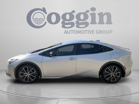 Used 2023 Toyota Prius XLE FWD image 2