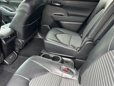 Used 2022 Toyota Highlander XSE image 5