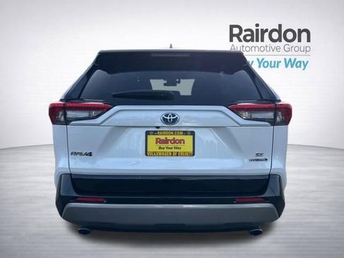Used 2024 Toyota RAV4 SE w/ Convenience Package image 7