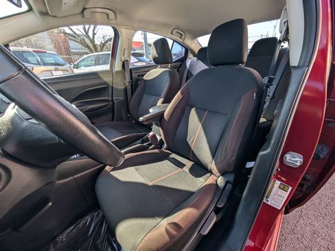 Used 2021 Nissan Versa SR image 16