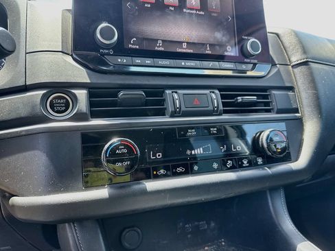 Used 2024 Nissan Pathfinder S FWD image 15