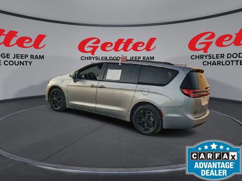 Used 2021 Chrysler Pacifica Limited w/ Premium & Safety Sphere Group image 6