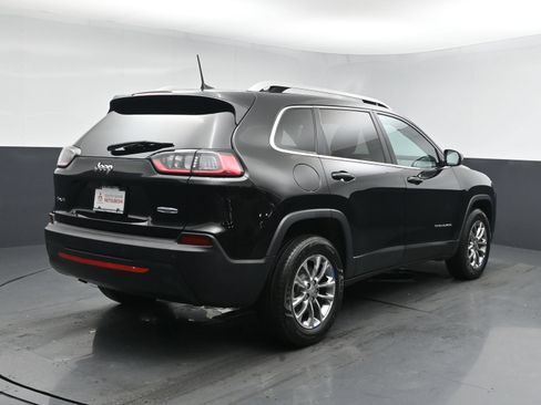 Used 2019 Jeep Cherokee Latitude Plus w/ Cold Weather Group AWD/4WD image 19