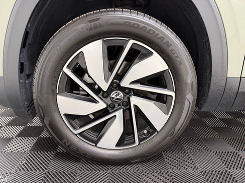 Used 2025 Volkswagen Atlas SE FWD image 9