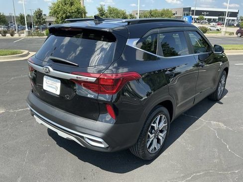 Used 2021 Kia Seltos EX AWD/4WD image 3
