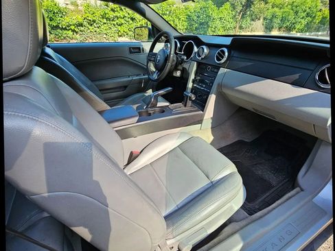 Used 2005 Ford Mustang Deluxe Convertible 2D image 20