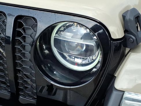 Used 2022 Jeep Gladiator Sport AWD/4WD image 11