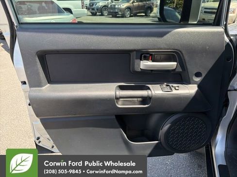 Used 2007 Toyota FJ Cruiser 4WD image 12