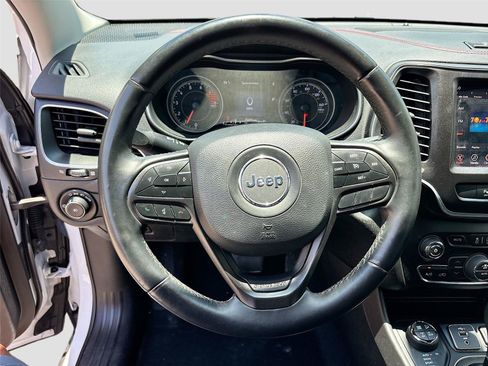 Used 2019 Jeep Cherokee Trailhawk AWD/4WD image 11