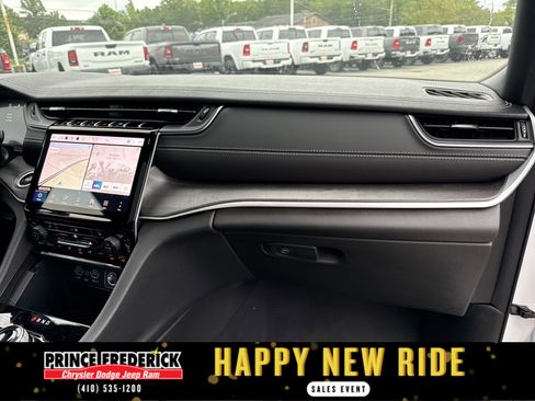 New 2025 Jeep Grand Cherokee L Limited w/ Black Appearance Package image 15