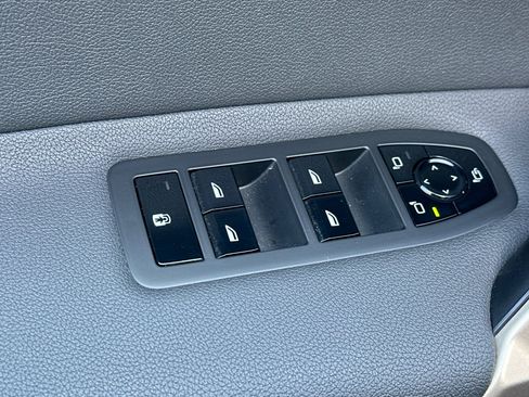 Certified 2023 BMW iX xDrive50 w/ Premium Package image 13