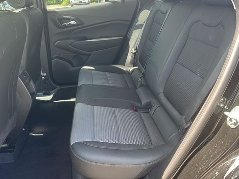 Used 2025 Chevrolet Trax LT FWD image 10