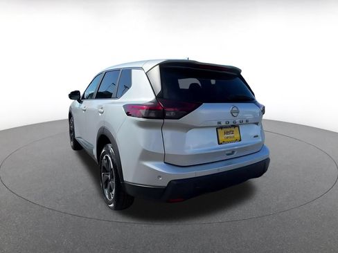 Used 2025 Nissan Rogue SV AWD/4WD image 12