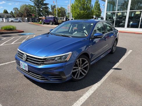 Used 2017 Volkswagen Passat 1.8T R-Line FWD image 2