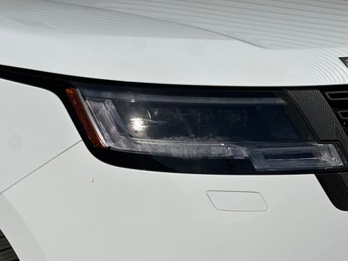 New 2026 Land Rover Range Rover Long Wheelbase SE image 12