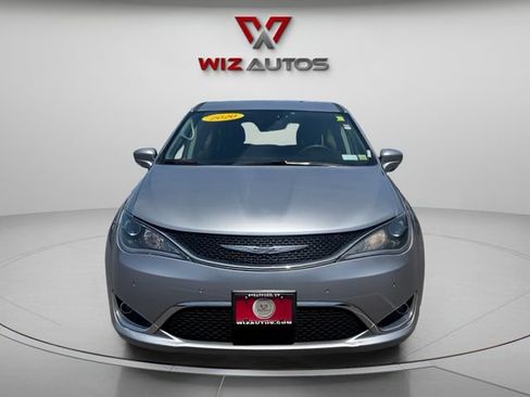 Used 2020 Chrysler Pacifica Touring w/ Advanced Safetytec Group FWD image 8
