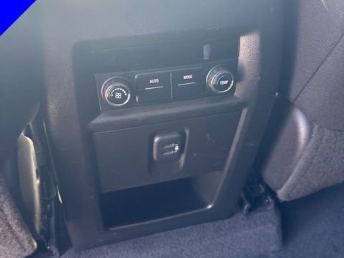 Used 2020 Chevrolet Traverse LT w/ Driver Confidence II Package image 27