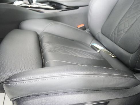 Used 2023 BMW 540i w/ Premium Package RWD image 9