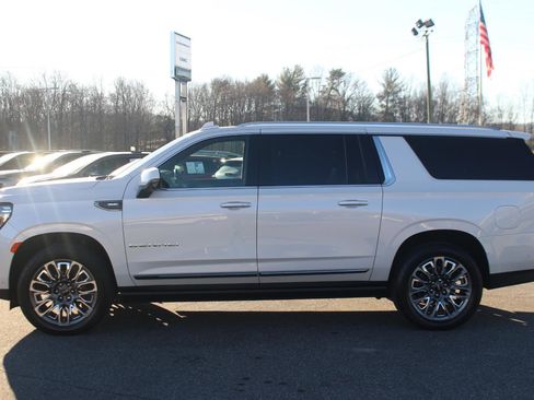 Used 2023 GMC Yukon XL Denali Ultimate image 4
