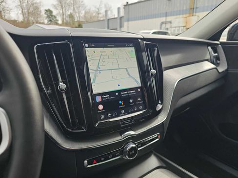 Certified 2025 Volvo XC60 B5 Plus image 28