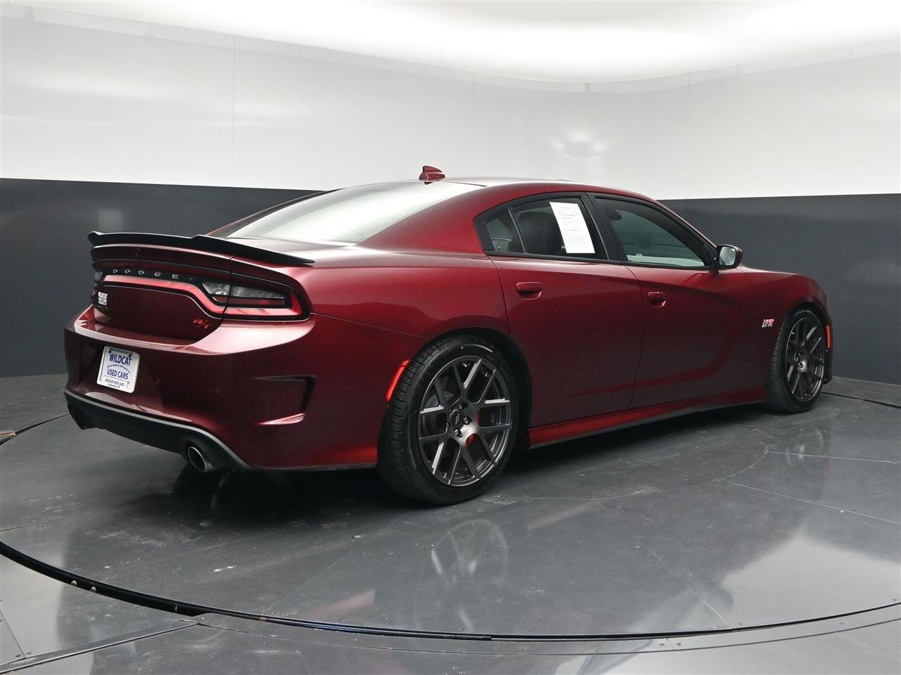 Used 2017 Dodge Charger R/T Scat Pack w/ Technology Group RWD image 6