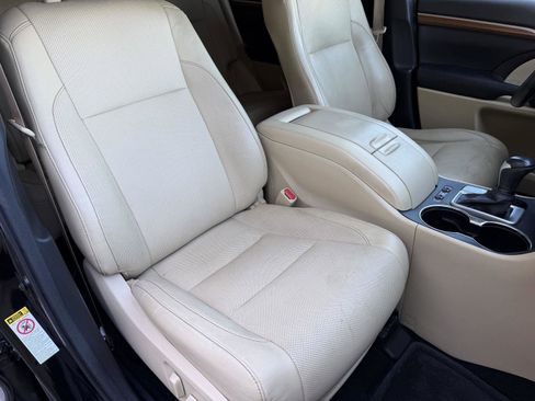 Used 2017 Toyota Highlander Limited image 26