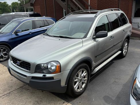 Used 2005 Volvo XC90 2.5T AWD/4WD image 1