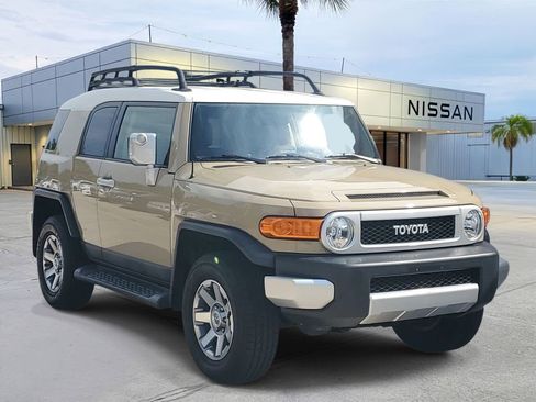 Used 2014 Toyota FJ Cruiser 4WD w/ Upgrade Package image 9