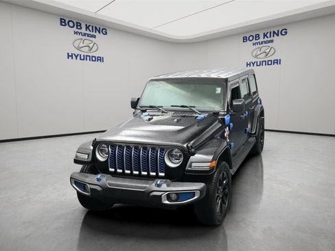 Used 2021 Jeep Wrangler Unlimited Sahara w/ Cold Weather Group image 9