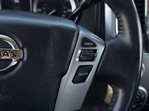 Used 2017 Nissan Titan SV AWD/4WD image 18