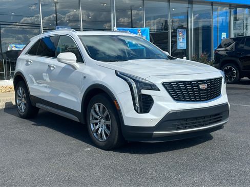 Used 2020 Cadillac XT4 Premium Luxury w/ Technology Package AWD/4WD image 3