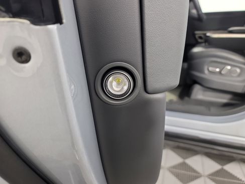 Used 2024 Rivian R1S Adventure AWD/4WD image 32