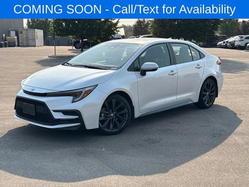Used 2025 Toyota Corolla XSE FWD image 3