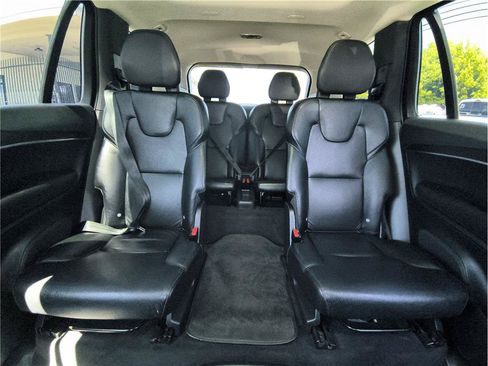 Used 2020 Volvo XC90 T6 Momentum w/ Protection Package Premier AWD/4WD image 8