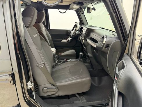 Used 2017 Jeep Wrangler Unlimited Sahara image 10