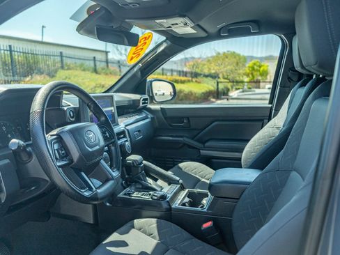 Certified 2025 Toyota Tacoma SR5 AWD/4WD image 15