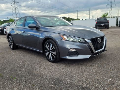 Used 2022 Nissan Altima 2.5 SV FWD image 8