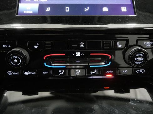 Used 2022 Jeep Grand Cherokee L Laredo w/ Luxury Tech Group I AWD/4WD image 20