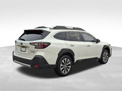 Used 2023 Subaru Outback Touring AWD/4WD image 6