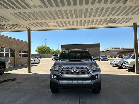 Used 2017 Toyota Tacoma TRD Sport w/ Tow Package image 2