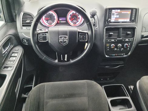 Used 2018 Dodge Grand Caravan SE FWD image 22